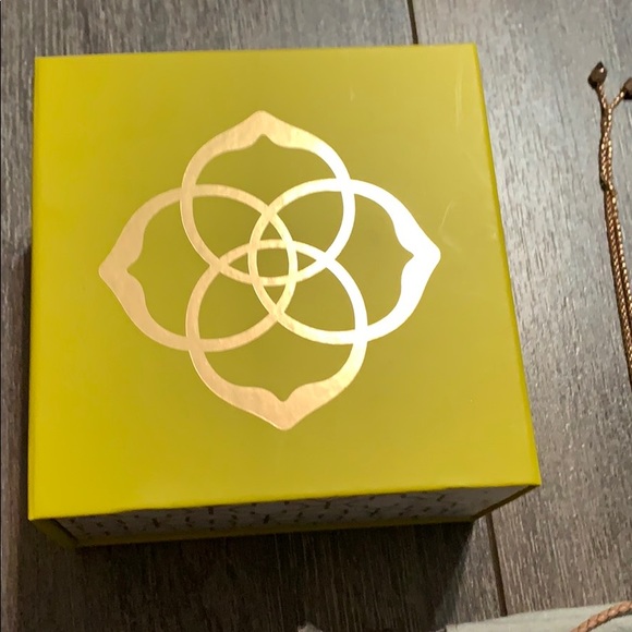 NWOT Kendra Scott rose tone adjustable necklace. - Picture 2 of 5